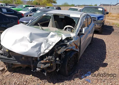 2016 Hyundai Elantra Se z USA, uszkodzony, nr VIN 5NPDH4AE4GH766676